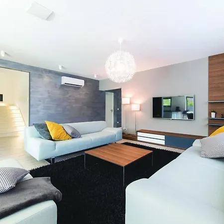 Modern Kastel With Private Pool, Gym, And Large Outdoor Space - Eight Bedroom