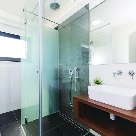 Modern Kastel With Private Pool, Gym, And Large Outdoor Space - Eight Bedroom Βίλα Kaštela