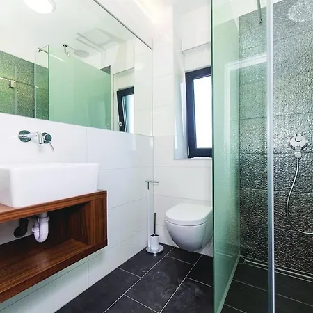 Modern Kastel With Private Pool, Gym, And Large Outdoor Space - Eight Bedroom Kaštela