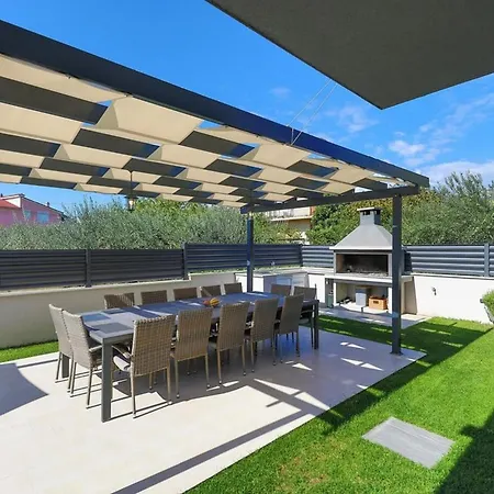 Modern Kastel With Private Pool, Gym, And Large Outdoor Space - Eight Bedroom * Kaštela