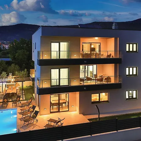 Βίλα Modern Kastel With Private Pool, Gym, And Large Outdoor Space - Eight Bedroom Kaštela