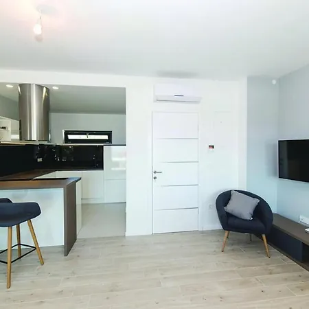 Modern Kastel With Private Pool, Gym, And Large Outdoor Space - Eight Bedroom Βίλα *