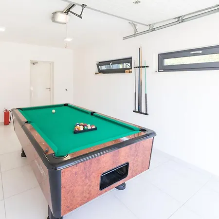 Βίλα Modern Kastel With Private Pool, Gym, And Large Outdoor Space - Eight Bedroom *