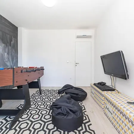 Modern Kastel With Private Pool, Gym, And Large Outdoor Space - Eight Bedroom * Kaštela