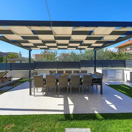 Βίλα Modern Kastel With Private Pool, Gym, And Large Outdoor Space - Eight Bedroom Kaštela