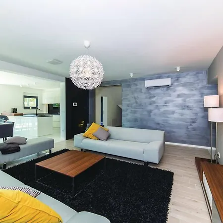 Modern Kastel With Private Pool, Gym, And Large Outdoor Space - Eight Bedroom